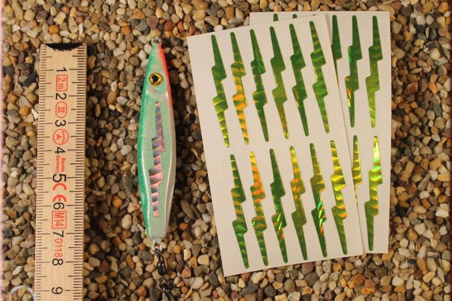kleine Reflex-Folie Blitz in Chartreuse, grün, gelb von Haarjigs, Zubehör mit glänzender Oberfläche in Chartreuse, reflektierende und glitzernde Folie als Aufkleber, zum Bekleben von Flatterjig und Truttator Ködern